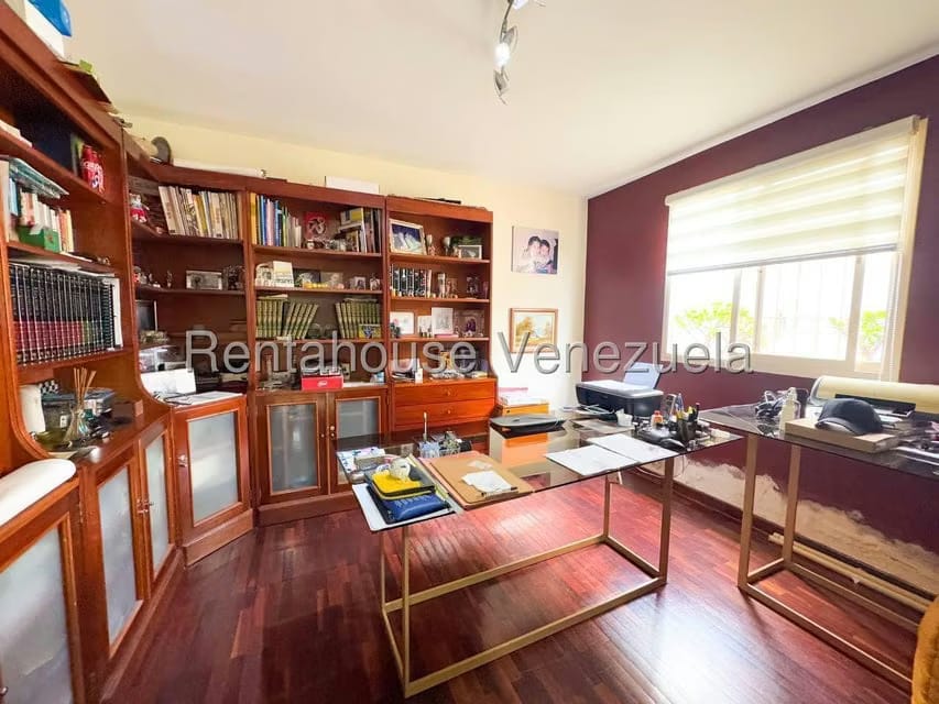 Casa (Multipes Niveles) en Venta en Lomas de Prados del Este, Distrito Metropolitano - 36