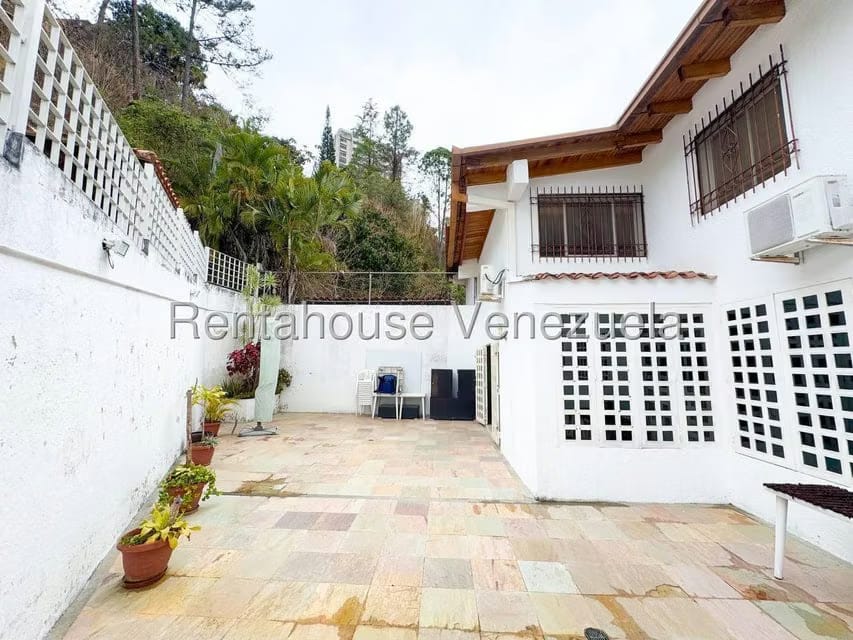 Casa (Multipes Niveles) en Venta en Lomas de Prados del Este, Distrito Metropolitano - 38