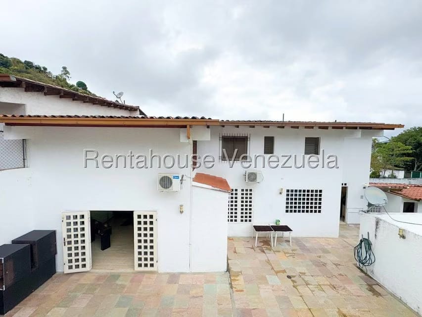 Casa (Multipes Niveles) en Venta en Lomas de Prados del Este, Distrito Metropolitano - 39