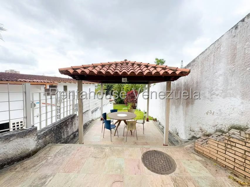 Casa (Multipes Niveles) en Venta en Lomas de Prados del Este, Distrito Metropolitano - 40