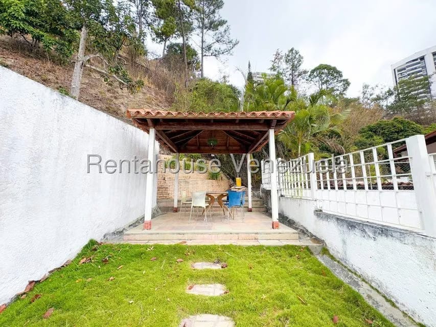 Casa (Multipes Niveles) en Venta en Lomas de Prados del Este, Distrito Metropolitano - 41