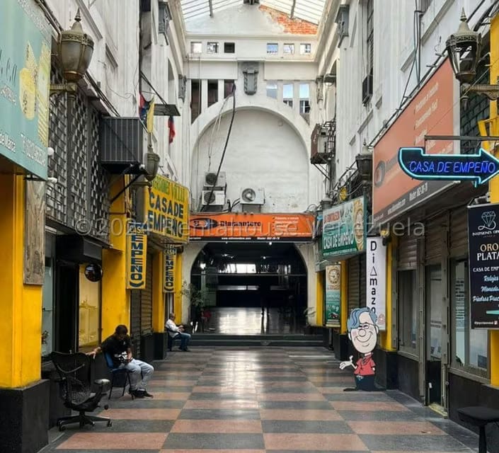 Comercial (Local Comercial) en Venta en Parroquia Catedral, Distrito Metropolitano - 2