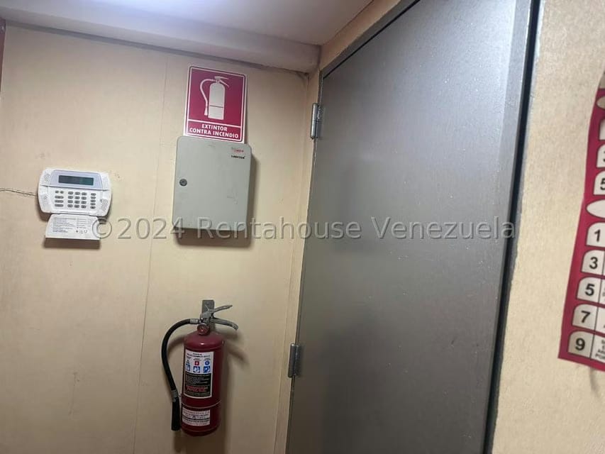 Comercial (Local Comercial) en Venta en Parroquia Catedral, Distrito Metropolitano - 8