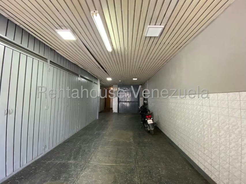 Comercial (Local Comercial) en Venta en Catia, Distrito Metropolitano - 3