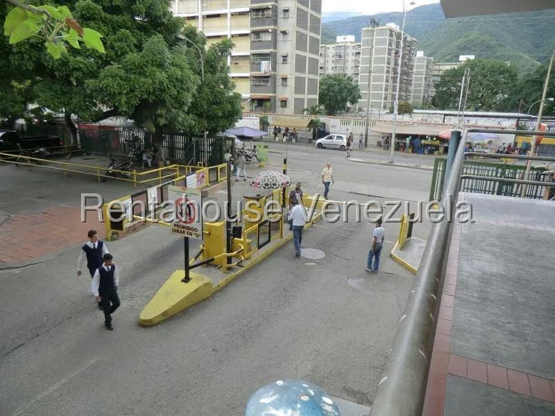 Comercial (Local Comercial) en Alquiler en Menca de Leoni, Miranda - 8