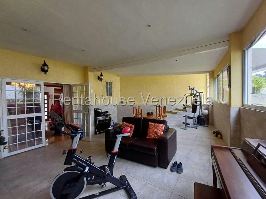 Casa (Multipes Niveles) en Venta en Prados del Este, Distrito Metropolitano - 16