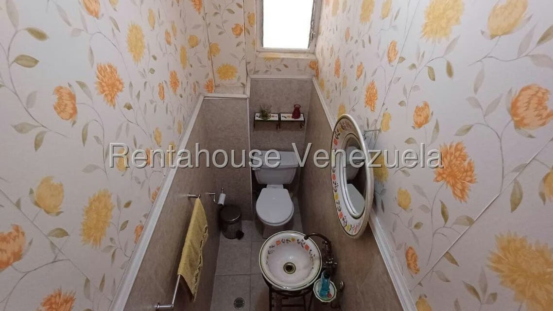 Casa (Multipes Niveles) en Venta en Prados del Este, Distrito Metropolitano - 17