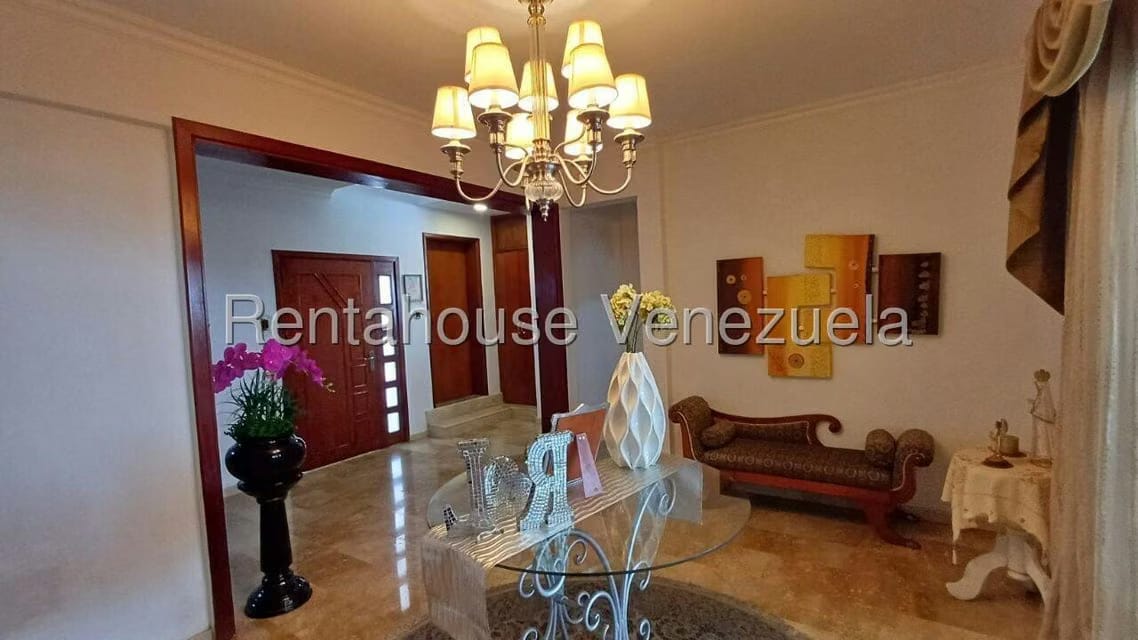 Casa (Multipes Niveles) en Venta en Prados del Este, Distrito Metropolitano - 3
