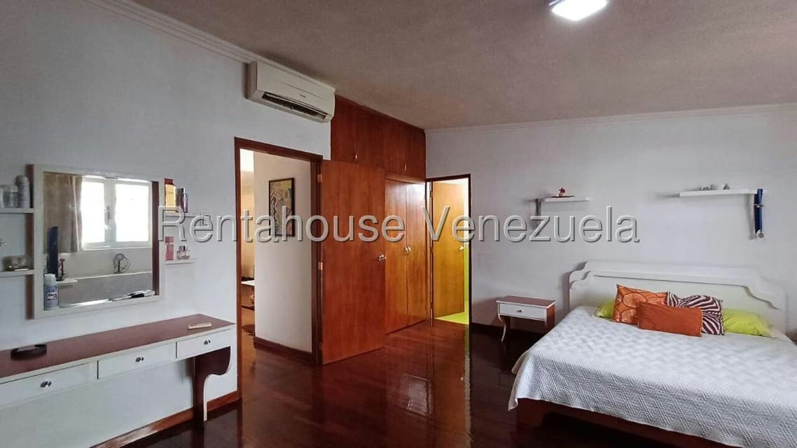 Casa (Multipes Niveles) en Venta en Prados del Este, Distrito Metropolitano - 25