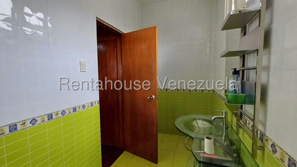 Casa (Multipes Niveles) en Venta en Prados del Este, Distrito Metropolitano - 28