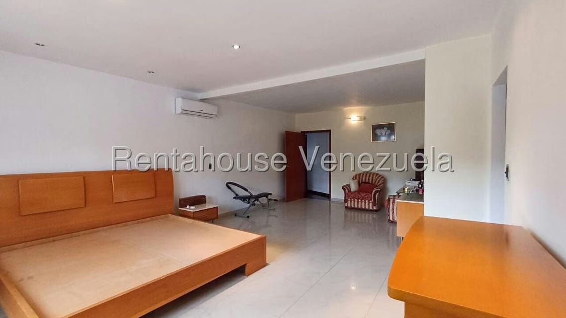 Casa (Multipes Niveles) en Venta en Prados del Este, Distrito Metropolitano - 33