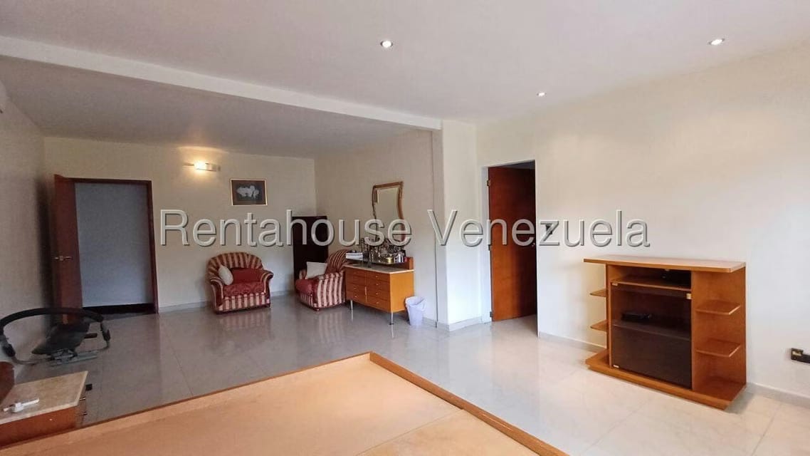 Casa (Multipes Niveles) en Venta en Prados del Este, Distrito Metropolitano - 35