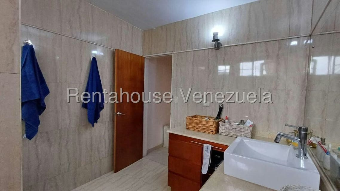 Casa (Multipes Niveles) en Venta en Prados del Este, Distrito Metropolitano - 38