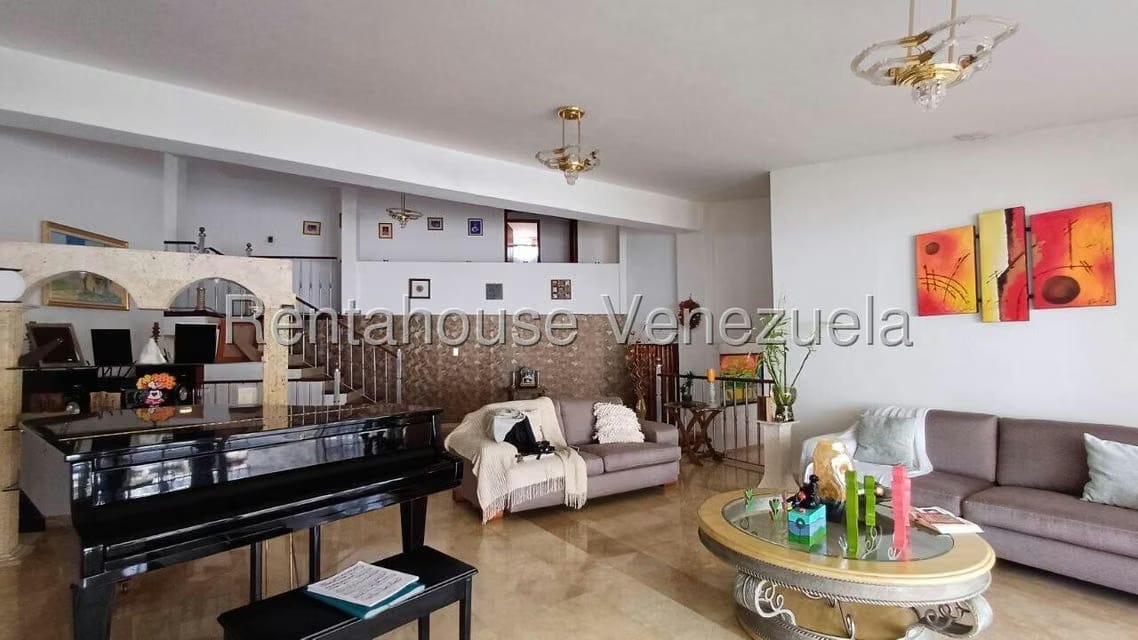 Casa (Multipes Niveles) en Venta en Prados del Este, Distrito Metropolitano - 5