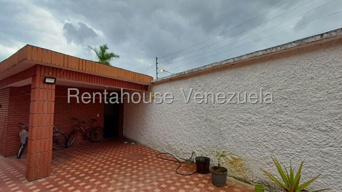 Casa (Multipes Niveles) en Venta en Prados del Este, Distrito Metropolitano - 43