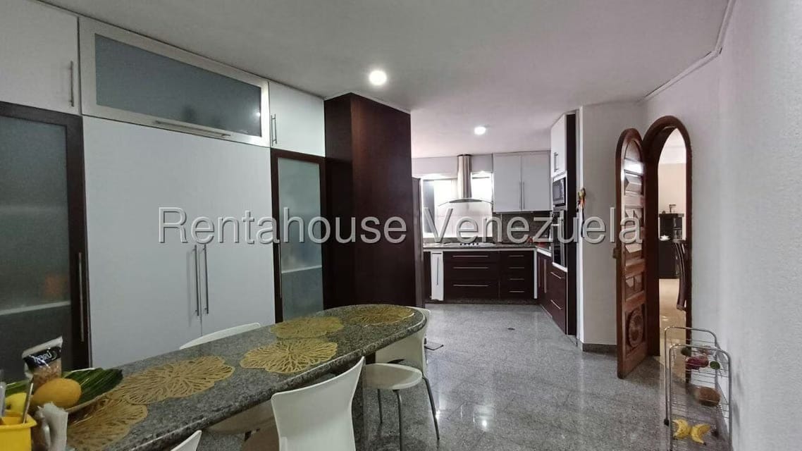 Casa (Multipes Niveles) en Venta en Prados del Este, Distrito Metropolitano - 10
