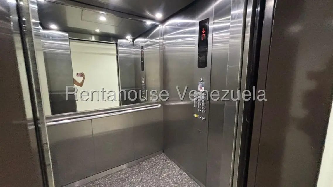 Apartamento (1 Nivel) en Venta en Parroquia La Candelaria, Distrito Metropolitano - 11
