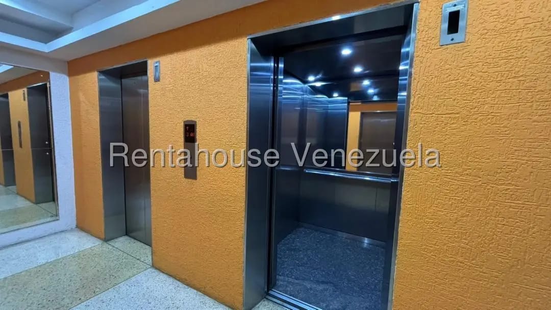 Apartamento (1 Nivel) en Venta en Parroquia La Candelaria, Distrito Metropolitano - 12