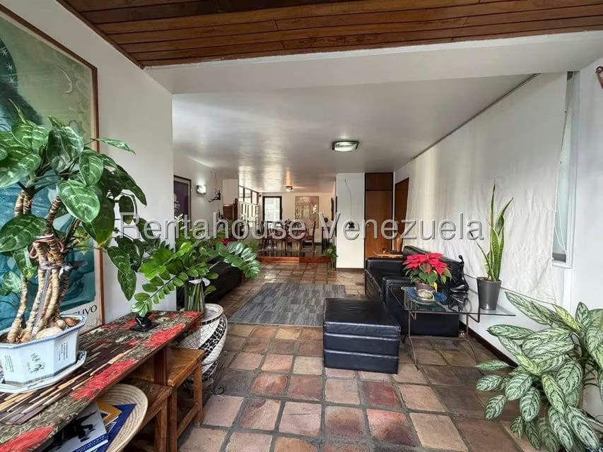 Apartamento (1 Nivel) en Venta en La Florida, Distrito Metropolitano - 2