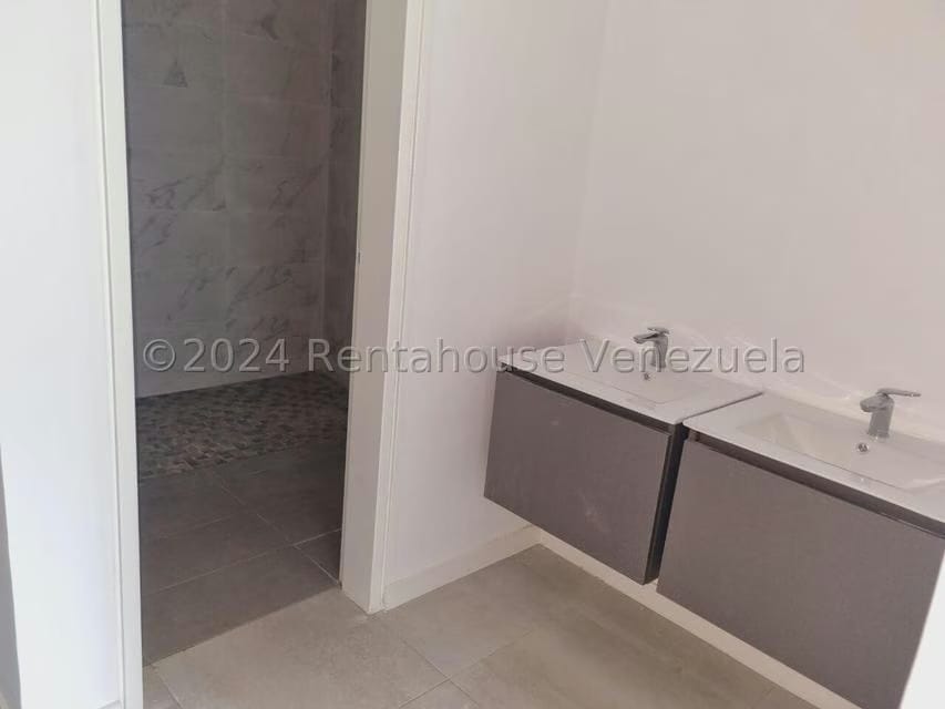 Apartamento (Duplex) en Venta en La Escondida, Distrito Metropolitano - 17