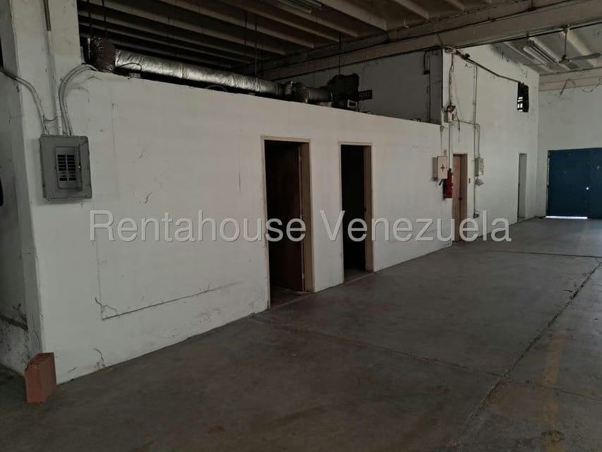 Comercial (Galpon - Deposito) en Alquiler en Terrinca, Miranda - 13