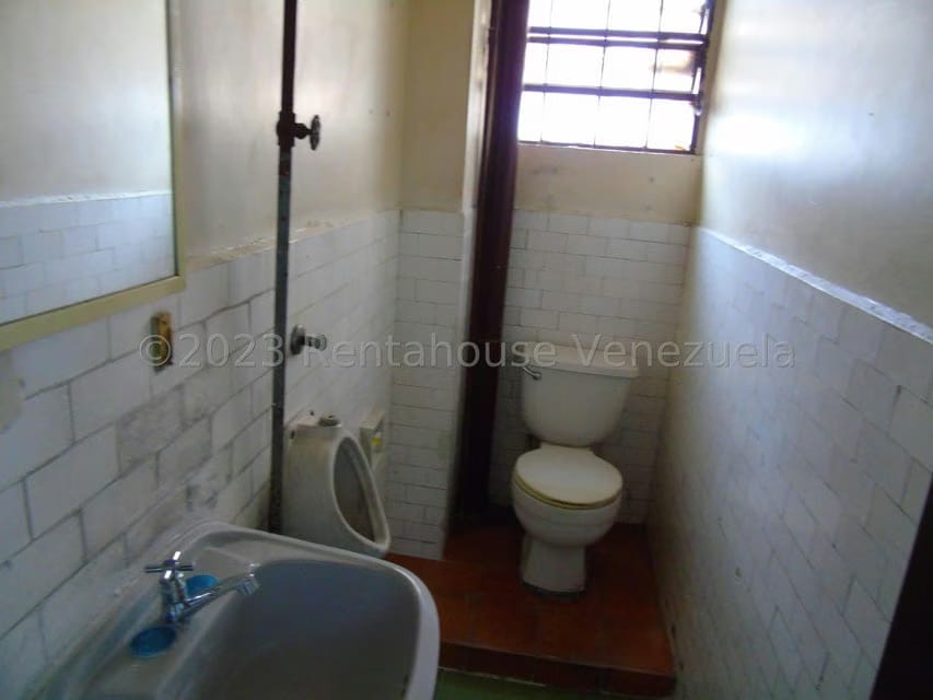 Comercial (Local Comercial) en Alquiler en Parroquia La Candelaria, Distrito Metropolitano - 11