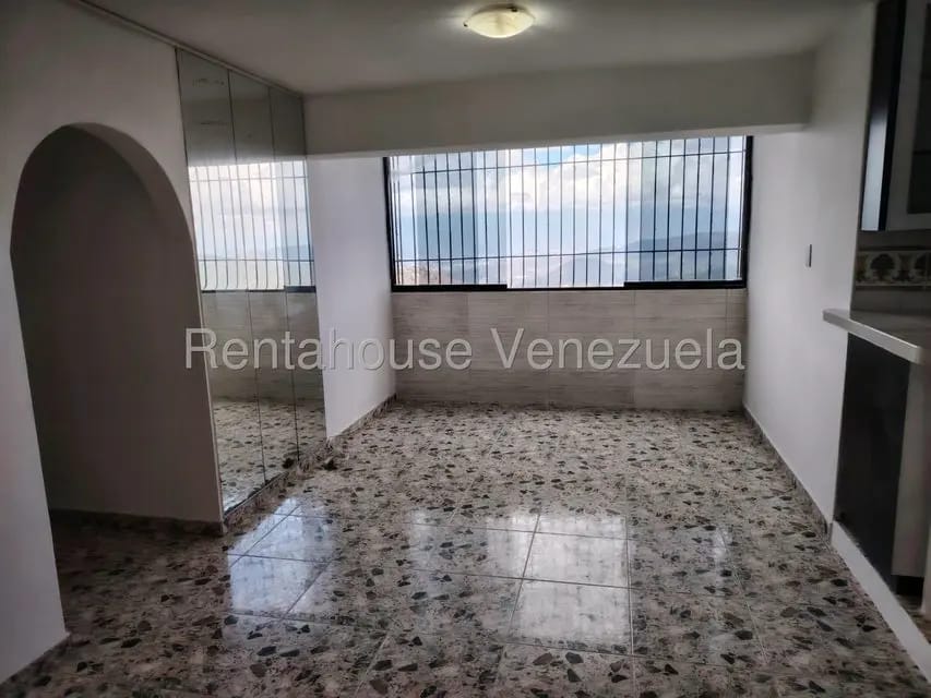 Apartamento (1 Nivel) en Alquiler en El Limon, Miranda - 2