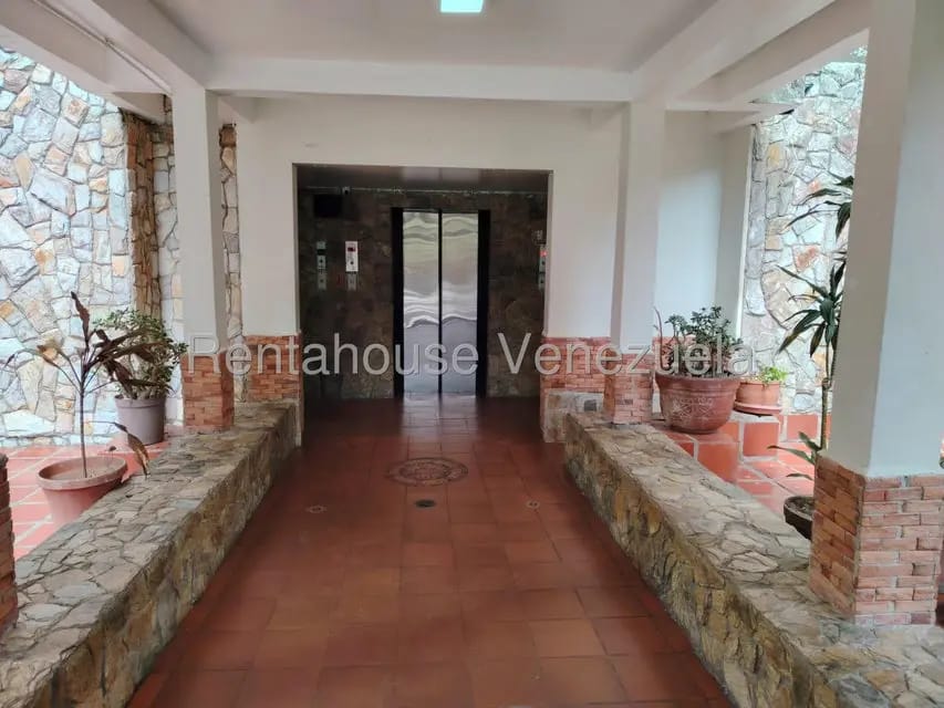 Apartamento (1 Nivel) en Alquiler en El Limon, Miranda - 13