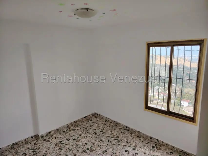 Apartamento (1 Nivel) en Alquiler en El Limon, Miranda - 4