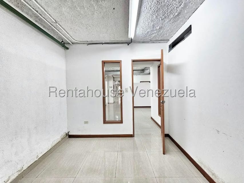 Comercial (Oficina) en Alquiler en El Rosal, Distrito Metropolitano - 15