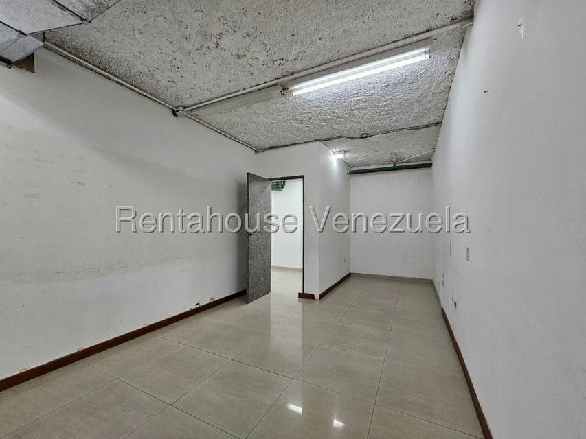 Comercial (Oficina) en Alquiler en El Rosal, Distrito Metropolitano - 24