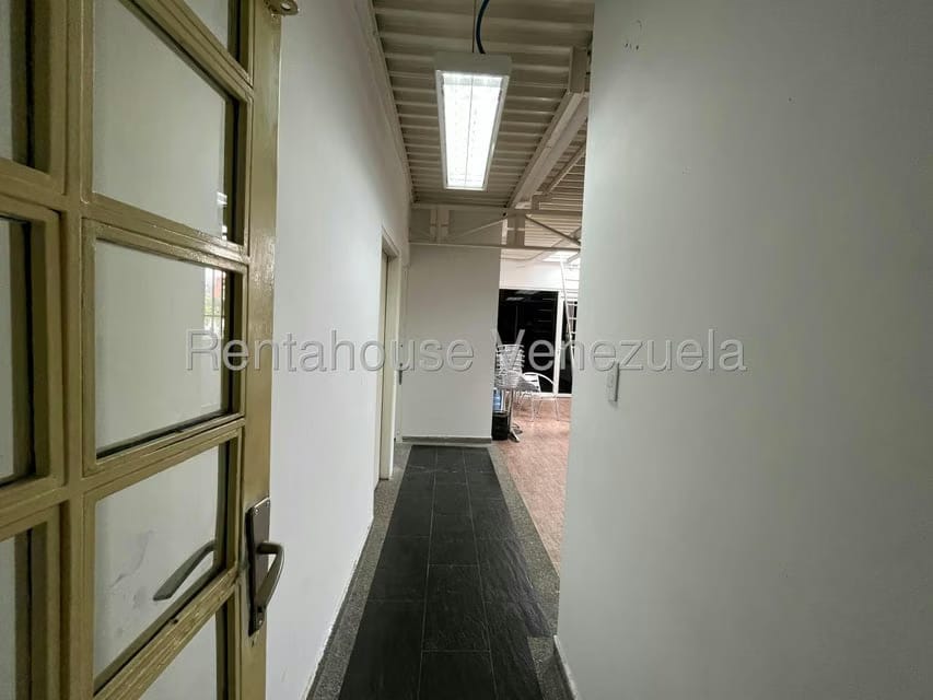 Comercial (Oficina) en Alquiler en La Campiña, Distrito Metropolitano - 2