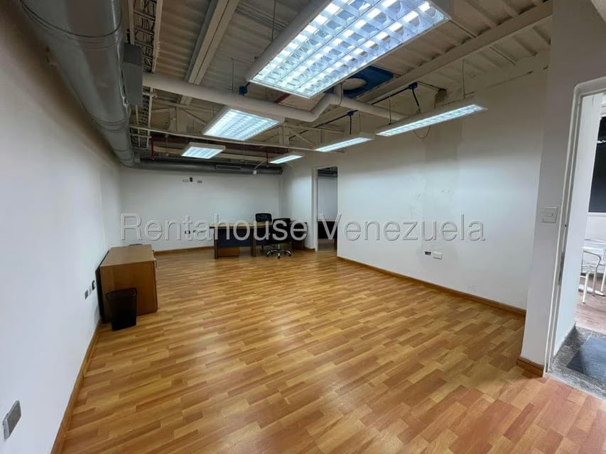 Comercial (Oficina) en Alquiler en La Campiña, Distrito Metropolitano - 13