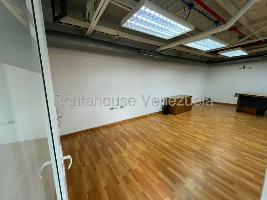 Comercial (Oficina) en Alquiler en La Campiña, Distrito Metropolitano - 15