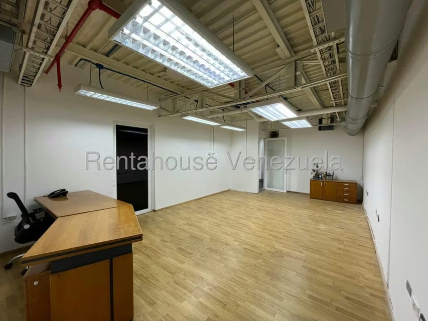 Comercial (Oficina) en Alquiler en La Campiña, Distrito Metropolitano - 8