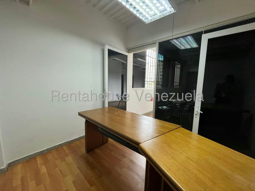 Comercial (Oficina) en Alquiler en La Campiña, Distrito Metropolitano - 9