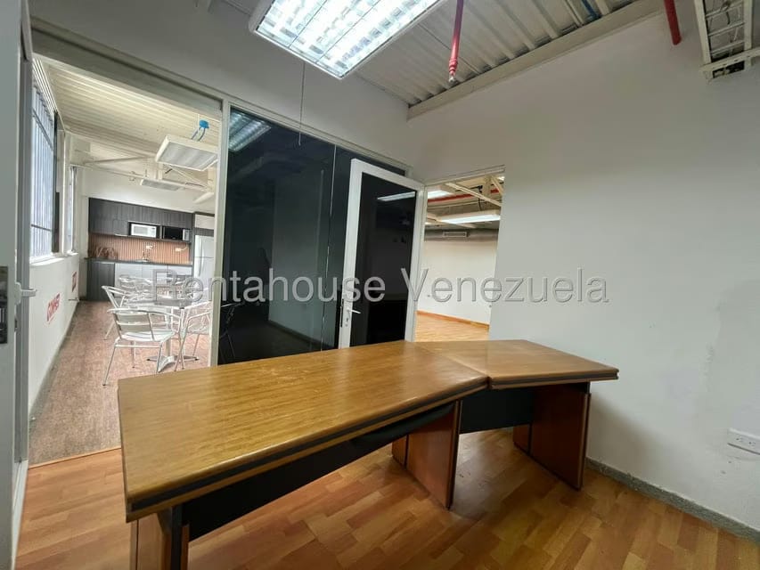 Comercial (Oficina) en Alquiler en La Campiña, Distrito Metropolitano - 10