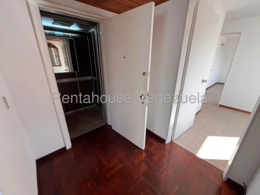 Apartamento (1 Nivel) en Venta en Los Naranjos del Cafetal, Distrito Metropolitano - 2