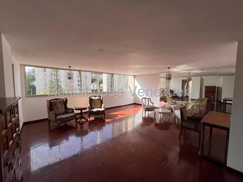 Apartamento (1 Nivel) en Venta en Los Naranjos del Cafetal, Distrito Metropolitano - 4