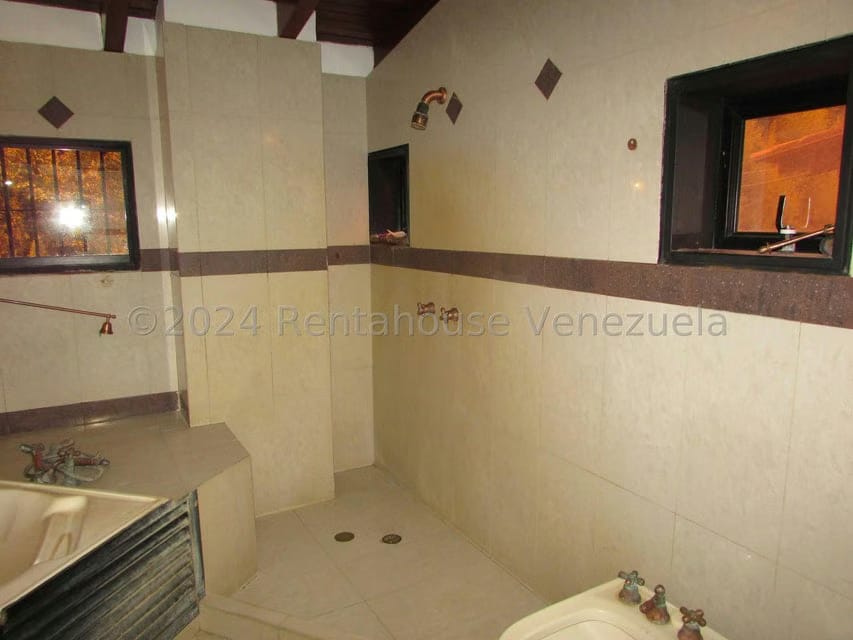 Casa (Multipes Niveles) en Venta en Los Naranjos del Cafetal, Distrito Metropolitano - 36