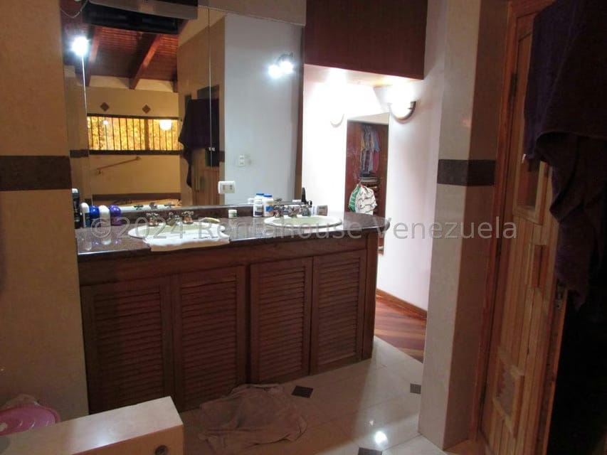 Casa (Multipes Niveles) en Venta en Los Naranjos del Cafetal, Distrito Metropolitano - 38