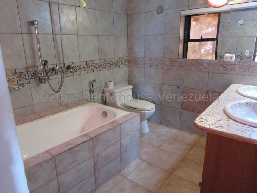 Casa (Multipes Niveles) en Venta en Los Naranjos del Cafetal, Distrito Metropolitano - 41