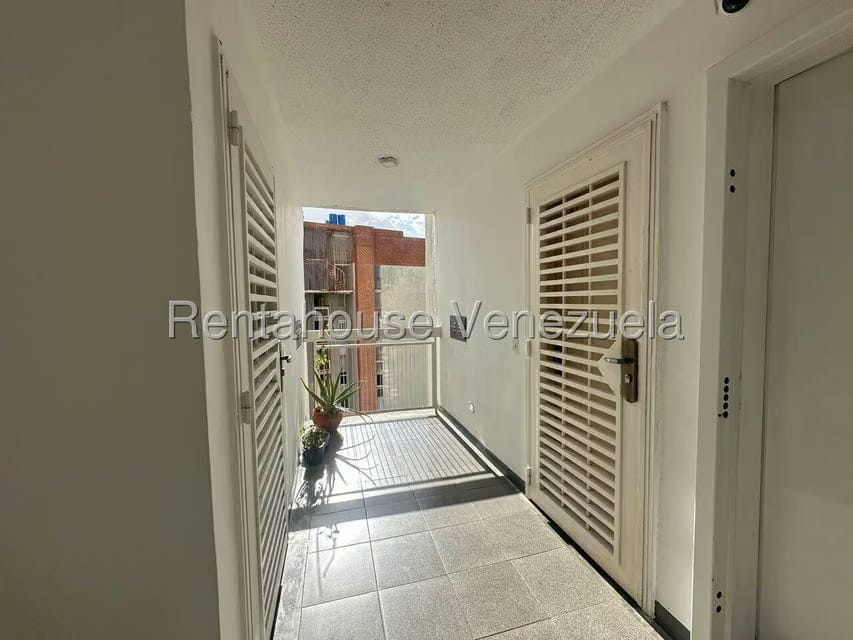 Apartamento (1 Nivel) en Alquiler en El Encantado, Distrito Metropolitano - 2