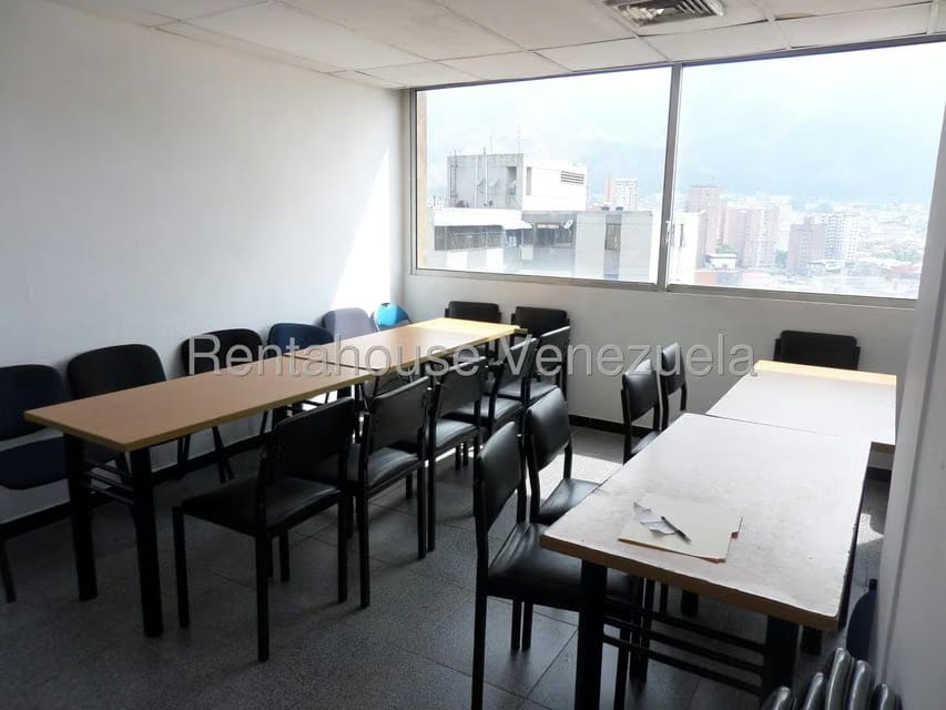 Comercial (Oficina) en Alquiler en Los Cortijos de Lourdes, Distrito Metropolitano - 2