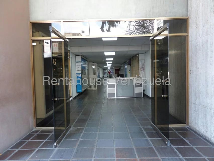 Comercial (Oficina) en Alquiler en Los Cortijos de Lourdes, Distrito Metropolitano - 17
