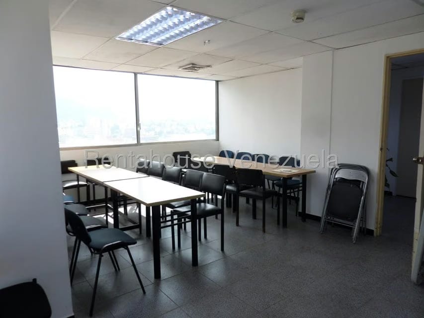 Comercial (Oficina) en Alquiler en Los Cortijos de Lourdes, Distrito Metropolitano - 3