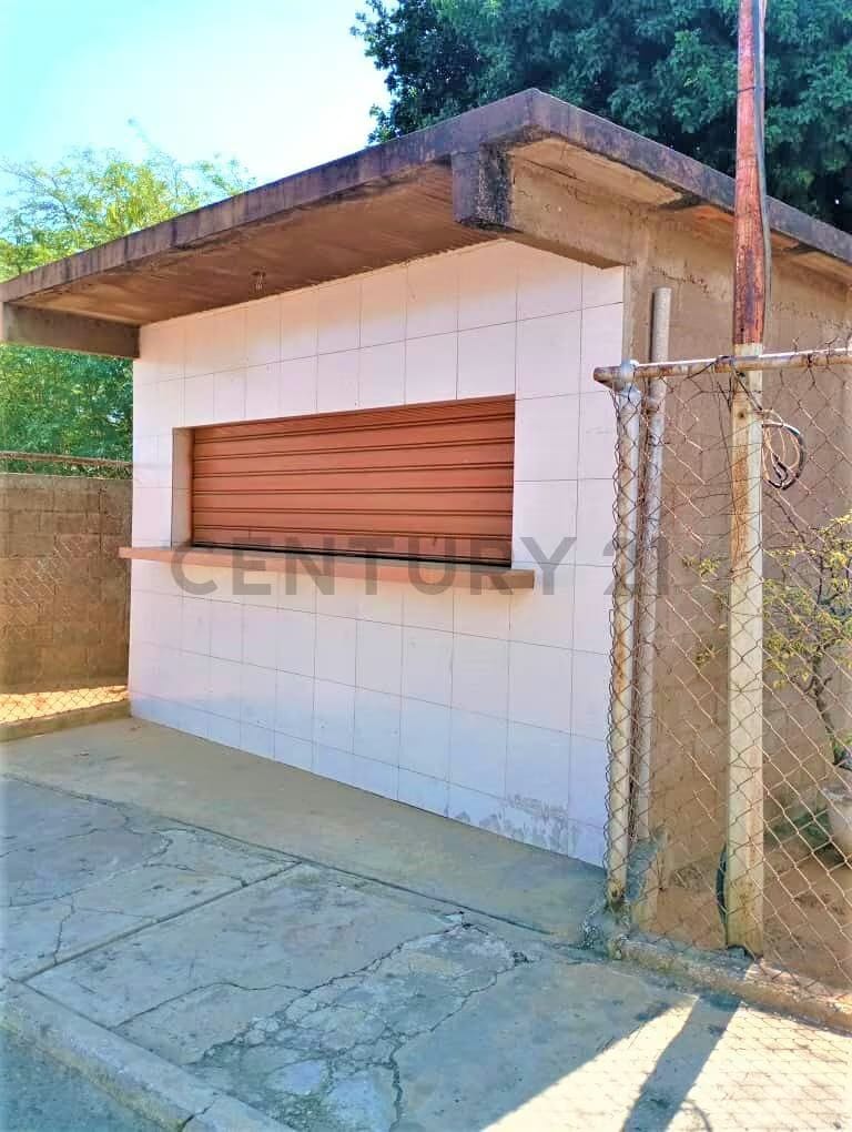 Casa con terreno amplio y local comercial, Sector El Peru, San Francisco Zulia - 11