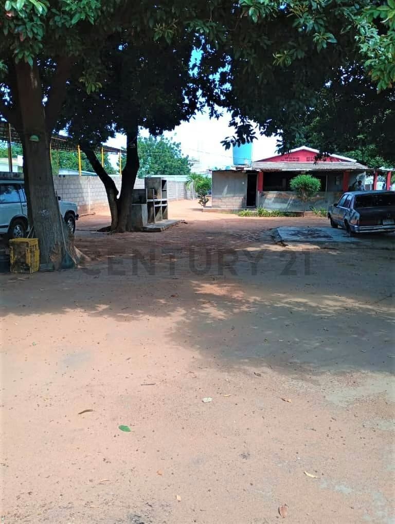 Casa con terreno amplio y local comercial, Sector El Peru, San Francisco Zulia - 8
