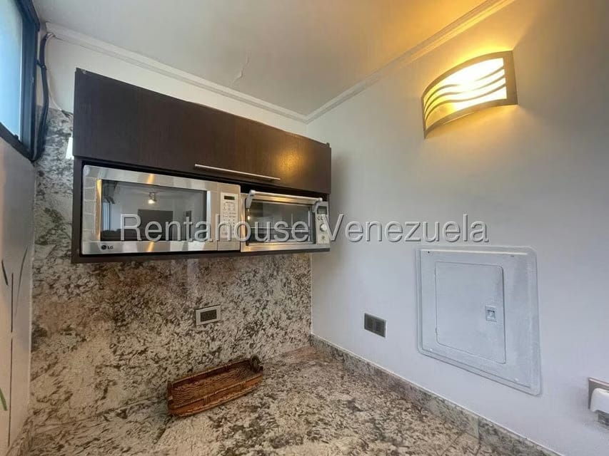 Apartamento (1 Nivel) en Alquiler en Los Palos Grandes, Distrito Metropolitano - 5