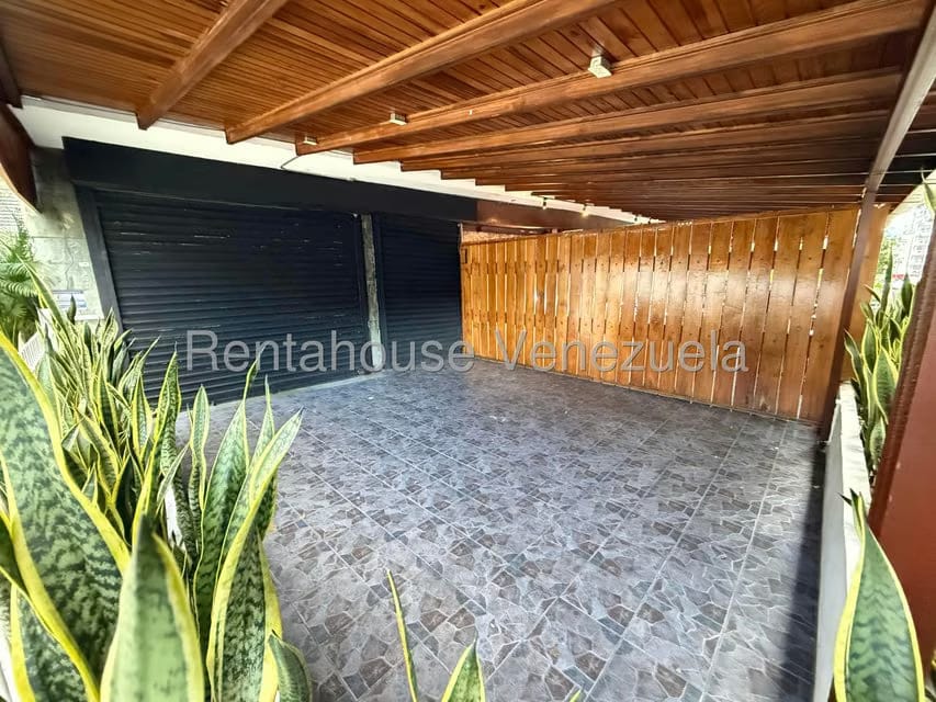 Comercial (Local Comercial) en Alquiler en Los Palos Grandes, Distrito Metropolitano - 2